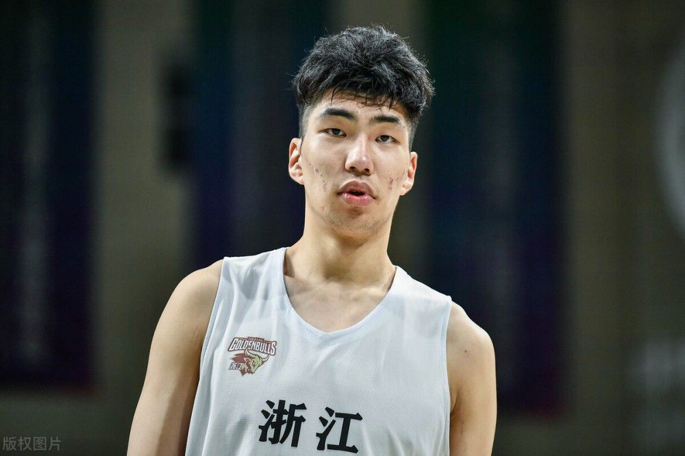 谈到里科-刘易斯，福登说道：“他多大了？才19岁是吧？这太疯狂了。